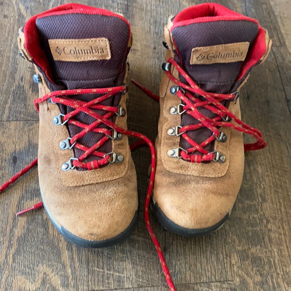 Columbia hike boots